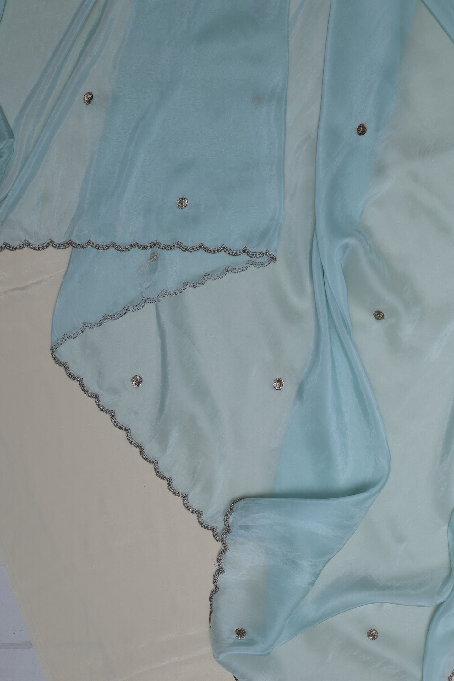 POWDER BLUE- AUTUMN CREPE SAREE( CHAKRA BUTTI - CIRCLE MOTIFS)