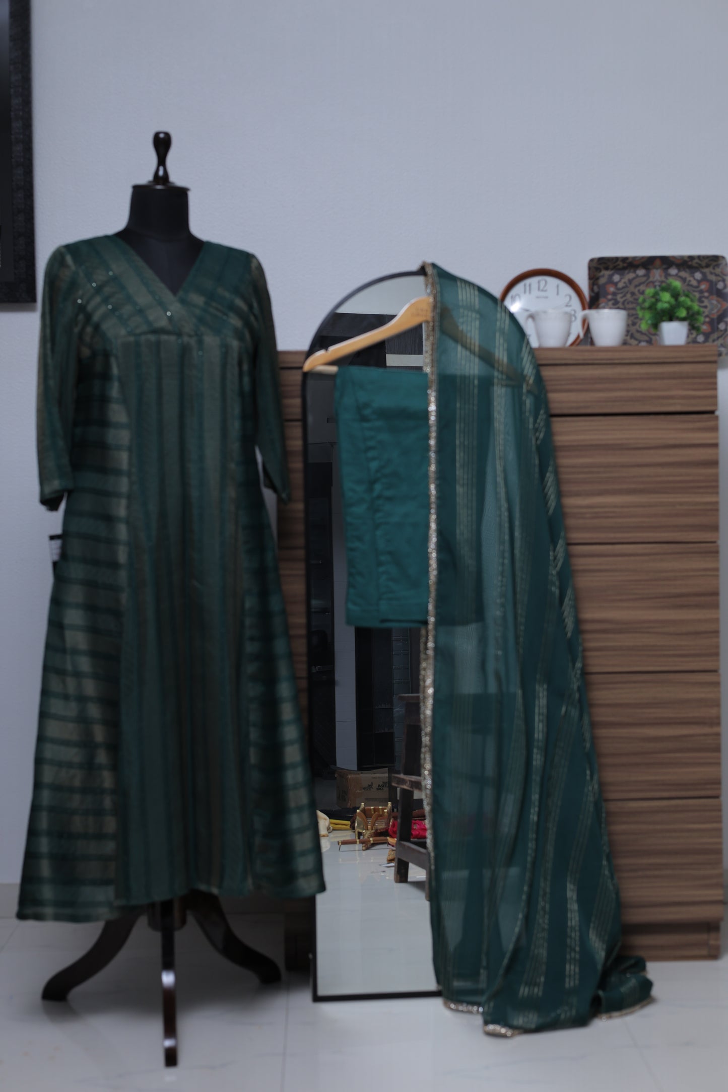 BOTTLE GREEN PRINCESS CUT KURTA PANT SET