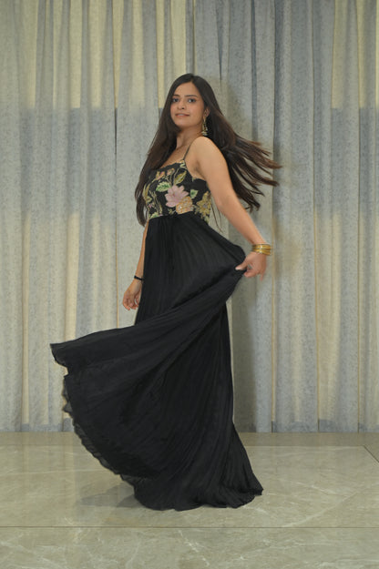 BLACK SPAGHETTI LONG GOWN